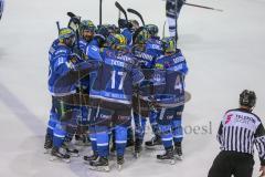 DEL - Eishockey - ERC Ingolstadt - EHC Red Bull München - Saison 2017/2018 - Thomas Greilinger (#39 ERCI) erziehlt seinen 200 DEL Treffer und den 5:4 Siegtreffer in der Verlängerung - jubel - David Leggio Torwart (#73 München) - Foto: Meyer Jürgen