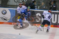 DEL - Eishockey - ERC Ingolstadt - Eisbären Berlin - Saison 2017/2018 - Ville Koistinen (#10 ERCI) - Sean Backman (#61 Berlin) - Nick Petersen (#8 Berlin) - Foto: Meyer Jürgen