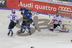 DEL - Eishockey - ERC Ingolstadt - EHC Red Bull München - Saison 2017/2018 - John Laliberte (#15 ERCI) - David Leggio Torwart (#73 München) - Foto: Meyer Jürgen