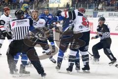 DEL - Eishockey - ERC Ingolstadt - Kölner Haie - Streit Schlägerei vor dem Kölner Tor