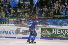 DEL - Eishockey - ERC Ingolstadt - Schwenninger Wild Wings - Saison 2017/2018 - Thomas Greilinger (#39 ERCI) schiesst den Führungstreffer zum 2:1 - jubel - bedankt sich bei den Fans - Foto: Meyer Jürgen