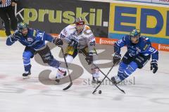 DEL - Eishockey - ERC Ingolstadt - Eisbären Berlin - Saison 2017/2018 - Benedikt Kohl (#34 ERCI) - James Sheppard (#88 Berlin) - John Laliberte (#15 ERCI) - Foto: Meyer Jürgen