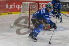 DEL - Eishockey - ERC Ingolstadt - Kölner Haie - Saison 2017/2018 - Thomas Greilinger (#39 ERCI) mit einer Torchance - Gustaf Wesslau(Torwart #29 Köln) - Foto: Meyer Jürgen