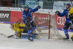 DEL - Eishockey - ERC Ingolstadt - Krefeld Pinguine - Saison 2017/2018 - Der 1:0 Treffer durch Tim Stapleton (#19 ERCI) -jubel - Pätzold Dimitri Torwart (#32 Krefeld) - Foto: Meyer Jürgen