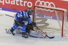 DEL - Eishockey - ERC Ingolstadt - EHC Red Bull München - Saison 2017/2018 - Thomas Greilinger (#39 ERCI) erziehlt seinen 200 DEL Treffer und den 5:4 Siegtreffer in der Verlängerung - jubel - David Leggio Torwart (#73 München) - Foto: Meyer Jürgen