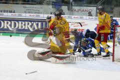 DEL - Eishockey - ERC Ingolstadt - Düsseldorfer EG - Saison 2017/2018 - Brandon Buck (#9 ERCI) John Laliberte (#15 ERCI) auf dem Eis - Dan Bakala Torwart (#34 Düsseldorf) - Brandon Burlon (#7 Düsseldorf) - Jeremy Welsh (#27 Düsseldorf) - Foto: Meyer Jürge