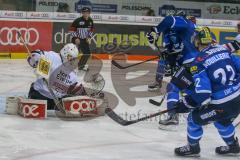 DEL - Eishockey - ERC Ingolstadt - Kölner Haie - Saison 2017/2018 - Greg Mauldin (#20 ERCI) mit einer Torchance - Gustaf Wesslau(Torwart #29 Köln) - Foto: Meyer Jürgen