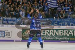 DEL - Eishockey - ERC Ingolstadt - EHC Red Bull München - Saison 2017/2018 - Thomas Greilinger (#39 ERCI) bedankt sich bei den Fans - jubel - Foto: Meyer Jürgen