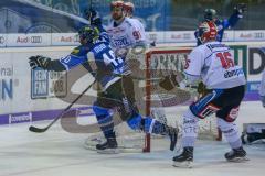 DEL - Eishockey - ERC Ingolstadt - Schwenninger Wild Wings - Saison 2017/2018 - 1:0 Führung durch Kael Mouillierat (#22 ERCI) - jubel - Darin Olver (#40 ERCI) - Dustin Strahlmeier Torwart (#34 Schwenningen) - Tobias Wörle (#16 Schwenningen) - Foto: Meyer 