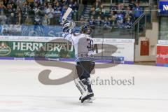 DEL - Eishockey - ERC Ingolstadt - Adler Mannheim - Saison 2017/2018 - Jochen Reimer (#32Torwart ERCI) bedankt sich bei den Fans - Jubel - Foto: Meyer Jürgen
