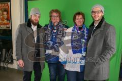 DEL - Eishockey - ERC Ingolstadt - Nürnberg Ice Tigers - Saison 2017/2018 - Aktion von Saturn am Eingang Süd der Saturn Arena - Fotobox - Fans - Simon Schütz (#97 ERCI) - Dennis Swinnen (#77 ERCI) - Foto: Meyer Jürgen