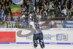 DEL - Eishockey - ERC Ingolstadt - Adler Mannheim - Saison 2017/2018 - Jochen Reimer (#32Torwart ERCI) bedankt sich bei den Fans - Jubel - Foto: Meyer Jürgen