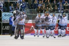 DEL - Eishockey - ERC Ingolstadt - Adler Mannheim - Saison 2017/2018 - Die Mannschaft bedankt sich bei den Fans - Jochen Reimer (#32Torwart ERCI) - Foto: Meyer Jürgen