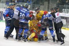 DEL - Eishockey - ERC Ingolstadt - Düsseldorfer EG - Saison 2017/2018 - Tumult vor dem Tor - Kael Mouillierat (#22 ERCI) - Greg Mauldin (#20 ERCI) - Laurin Braun (#91 ERCI) - Marcel Brandt (#92 Düsseldorf) - Foto: Meyer Jürgen