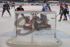 DEL - Eishockey - ERC Ingolstadt - Kölner Haie - Saison 2017/2018 - Der 1:2 Anschlusstreffer von Kael Mouillierat (#22 ERCI) - Jubel - Tor - Daniar Dshunussow(Torwart #30 Köln) - Dylan Wruck(#16 Köln) - Foto: Meyer Jürgen