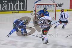 DEL - Eishockey - ERC Ingolstadt - Eisbären Berlin - Saison 2017/2018 - Dustin Friesen (#14 ERCI) - Jochen Reimer (#32Torwart ERCI) - Andre Rankel (#24 Berlin) - Mark Olver (#91 Berlin) - Foto: Meyer Jürgen