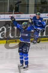 DEL - Eishockey - ERC Ingolstadt - EHC Red Bull München - Saison 2017/2018 - Darin Olver (#40 ERCI) schießt den 1:1 Ausgleichstreffer - David Leggio Torwart (#73 München) - Konrad Abeltshauser (#16 München) - jubel - Greg Mauldin (#20 ERCI) - Foto: Meyer 