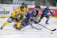 DEL - Eishockey - ERC Ingolstadt - Krefeld Pinguine - Saison 2017/2018 - Matt Pelech (#23 ERCI) - Andrew Engelage Torwart (#70 Krefeld) - Kurt Davis (#22 Krefeld) - Foto: Meyer Jürgen