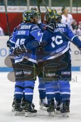 DEL - Eishockey - ERC Ingolstadt - Grizzlys Wolfsburg - Saison 2017/2018 - Greg Mauldin (#20 ERCI) mit dem Treffer zur 1:0 Führung - Fabio Wagner (#5 ERCI) - Sean Sullivan (#37 ERCI) -  jubel - Foto: Meyer Jürgen