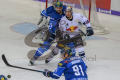 DEL - Eishockey - ERC Ingolstadt - EHC Red Bull München - Saison 2017/2018 - Matt Pelech (#23 ERCI) im Zweikampf - Steven Pinizzotto (#14 München) - Foto: Meyer Jürgen