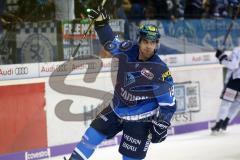 DEL - Eishockey - Saison 2017/2018 - ERC Ingolstadt - Iserlohn Roosters - rechts Tim Stapleton (ERC 19) trifft zum 1:0 Tor Jubel, erste Tor für den ERCI