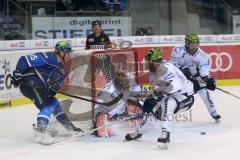 DEL - Eishockey - Saison 2017/2018 - ERC Ingolstadt - Iserlohn Roosters - John Laliberte (ERC 15) Torwart Sebastian Dahm (IR 31)