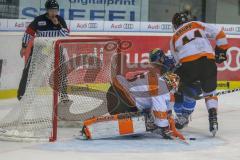 DEL - Eishockey - ERC Ingolstadt - Grizzlys Wolfsburg - Saison 2017/2018 - Jerry Kuhn Torwart(#35 Wolfsburg) - Kael Mouillierat (#22 ERCI) - Foto: Meyer Jürgen