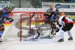 DEL - Eishockey - ERC Ingolstadt - Fischtown Pinguins - Saison 2017/2018 - Matt Pelech (#23 ERCI) - Tomas Pöpperle Torwart (#42 Bremerhaven) - Cody Lampl (#32 Bremerhaven) - Foto: Meyer Jürgen