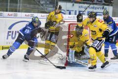 DEL - Eishockey - ERC Ingolstadt - Krefeld Pinguine - Saison 2017/2018 - Matt Pelech (#23 ERCI) - Andrew Engelage Torwart (#70 Krefeld) - Kurt Davis (#22 Krefeld) - Foto: Meyer Jürgen