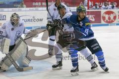 DEL - Eishockey - ERC Ingolstadt - Nürnberg Ice Tigers - Saison 2017/2018 - Niklas Treutle Torwart (#31 Nürnberg) - Patrick Köppchen (#5 Nürnberg) - John Laliberte (#15 ERCI) im Zweikampf - Foto: Meyer Jürgen