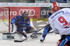 DEL - Eishockey - ERC Ingolstadt - Schwenninger Wild Wings - Saison 2017/2018 - Torwart Timo Pielmeier (ERC 51) und Fabio Wagner (ERC 5) verteidigen