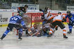 DEL - Eishockey - ERC Ingolstadt - Grizzlys Wolfsburg - Saison 2017/2018 - Jerry Kuhn Torwart(#35 Wolfsburg) - Thomas Greilinger (#39 ERCI) - Petr Taticek (#17 ERCI) - Matt Pelech (#23 ERCI) auf dem Eis - Foto: Meyer Jürgen