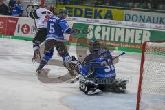 DEL - Eishockey - ERC Ingolstadt - Kölner Haie - Saison 2017/2018 - Jochen Reimer (#32Torwart ERCI) - Fabio Wagner (#5 ERCI) - Blair Jones (#37 Köln) - Foto: Meyer Jürgen