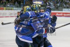 DEL - Eishockey - ERC Ingolstadt - Nürnberg Ice Tigers - Saison 2017/2018 - Mike Collins (#13 ERCI) - jubel - Schiesst auf das Tor und Laurin Braun (#91 ERCI) trifft im Nachschuss zum 1:1 Ausgleichstreffer - Foto: Meyer Jürgen