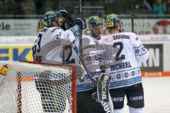 DEL - Eishockey - ERC Ingolstadt - Adler Mannheim - Saison 2017/2018 - Abklatschen bei Jochen Reimer (#32Torwart ERCI) - Mike Collins (#13 ERCI) - Patrick McNeill (#2 ERCI) - Foto: Meyer Jürgen