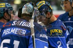 DEL - Eishockey - ERC Ingolstadt - Grizzlys Wolfsburg - Saison 2017/2018 - Patrick McNeill (#2 ERCI) grauliert Timo Pielmeier (#51Torwart ERCI) zu seinem 3.Shutout - Foto: Meyer Jürgen