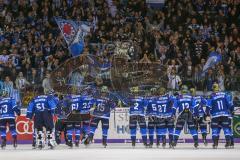 DEL - Eishockey - ERC Ingolstadt - Grizzlys Wolfsburg - Saison 2017/2018 - Die Mannschaft bedankt sich bei den Fans nach dem Spiel - jubel - Foto: Meyer Jürgen