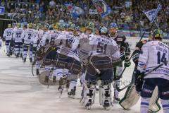 DEL - Eishockey - ERC Ingolstadt - Augsburger Panther - Saison 2017/2018 - Die Mannschaft nach dem Spiel - Abklatschen mit den Spielern von Augsburg - Foto: Meyer Jürgen