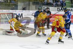 DEL - Eishockey - ERC Ingolstadt - Düsseldorfer EG - Saison 2017/2018 - Dan Bakala Torwart (#34 Düsseldorf) - Mike Collins (#13 ERCI) - Kael Mouillierat (#22 ERCI) - Johannes Huss (#25 Düsseldorf) - Foto: Meyer Jürgen