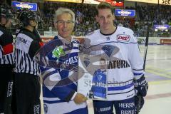 DEL - Eishockey - ERC Ingolstadt - Kölner Haie - Saison 2017/2018 - Panther des Monats Laurin Braun (#91 ERCI) - Hans Fischer links - Foto: Meyer Jürgen