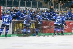 DEL - Eishockey - ERC Ingolstadt - Augsburger Panther - Saison 2017/2018 - Darin Olver (#40 ERCI) beim 2:0 Führungstreffer - jubel - Die Mannschaft fährt auf die Bank zum abklatschen - Foto: Meyer Jürgen