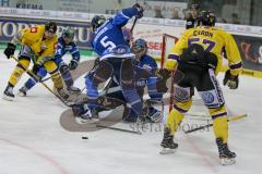 DEL - Eishockey - ERC Ingolstadt - Krefeld Pinguine - Saison 2017/2018 - Jochen Reimer (#32Torwart ERCI) - Jordan Caron (#57 Krefeld) - Max Christiansen (#5 FCI) - Foto: Meyer Jürgen