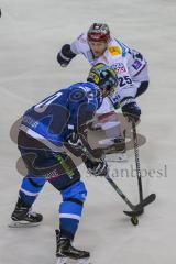 DEL - Eishockey - ERC Ingolstadt - Eisbären Berlin - Saison 2017/2018 - Darin Olver (#40 ERCI) - Michael DuPont (#25 Berlin) - Foto: Meyer Jürgen