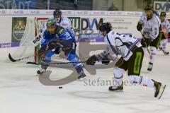 DEL - Eishockey - ERC Ingolstadt - Saison 2017/2018 - ERC Ingolstadt - Straubing Tigers - Thomas Greilinger (#39 ERCI) - Torwart Sebastian Vogl (Nr.25, Straubing Tigers) - Foto: Meyer Jürgen