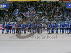 DEL - Eishockey - ERC Ingolstadt - Grizzlys Wolfsburg - Saison 2017/2018 - Die Mannschaft nach dem Spiel bei den Fans - bedanken sich - jubel - Foto: Meyer Jürgen