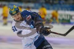 DEL - Eishockey - ERC Ingolstadt - Düsseldorfer EG - Saison 2017/2018 - David Elsner (#61 ERCI)beim warm machen  - Foto: Meyer Jürgen
