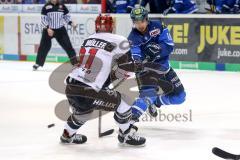DEL - Eishockey - ERC Ingolstadt - Kölner Haie - Moritz Müller und rechts Dustin Friesen (ERC 14)