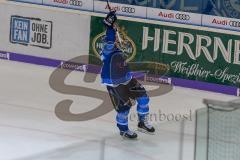 DEL - Eishockey - ERC Ingolstadt - EHC Red Bull München - Saison 2017/2018 - Thomas Greilinger (#39 ERCI) erziehlt seinen 200 DEL Treffer und den 5:4 Siegtreffer in der Verlängerung - jubel - David Leggio Torwart (#73 München) - Foto: Meyer Jürgen