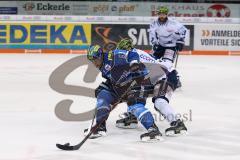 DEL - Eishockey - Saison 2017/2018 - ERC Ingolstadt - Iserlohn Roosters - Angriff David Elsner (ERC 61) Zweikampf