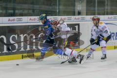 DEL - Eishockey - ERC Ingolstadt - Eisbären Berlin - Saison 2017/2018 - Jacob Berglund (#12 ERCI) wird gehalten von Jonas Müller (#18 Berlin) - Foto: Meyer Jürgen